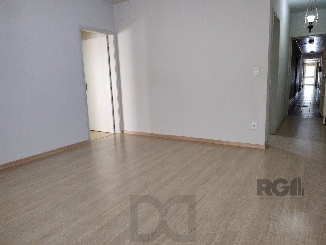 Apartamento Garden, 2 quartos, 1 suite, 2 banheiros, dependência de empregada - Bairro Petrópolis — foto 2