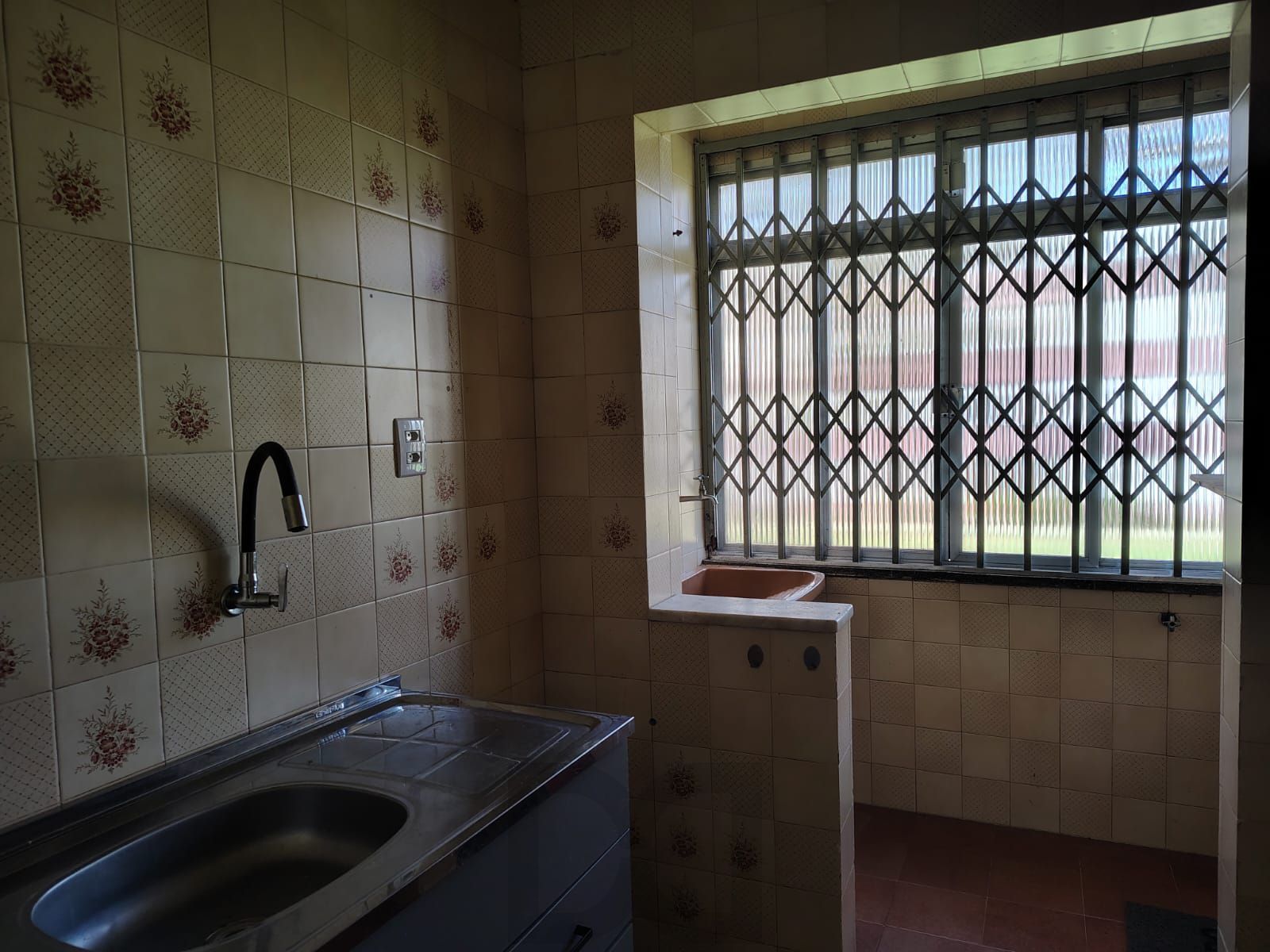 Apartamento de 2 dormitórios, living, cozinha, área de serviço e banheiro social. — foto 7