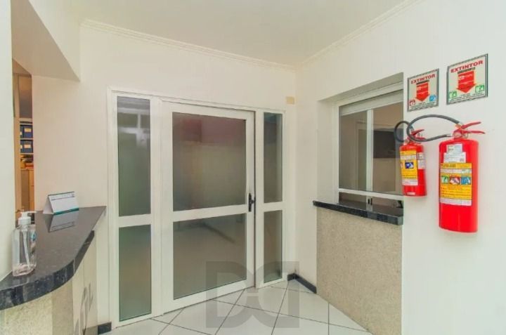 Excelente oportunidade para empresas e investidores! Prédio comercial moderno, amplo e muito bem localizado no bairro Menino Deus, oferecendo estrutura completa para diferentes tipos de negócios. — foto 9