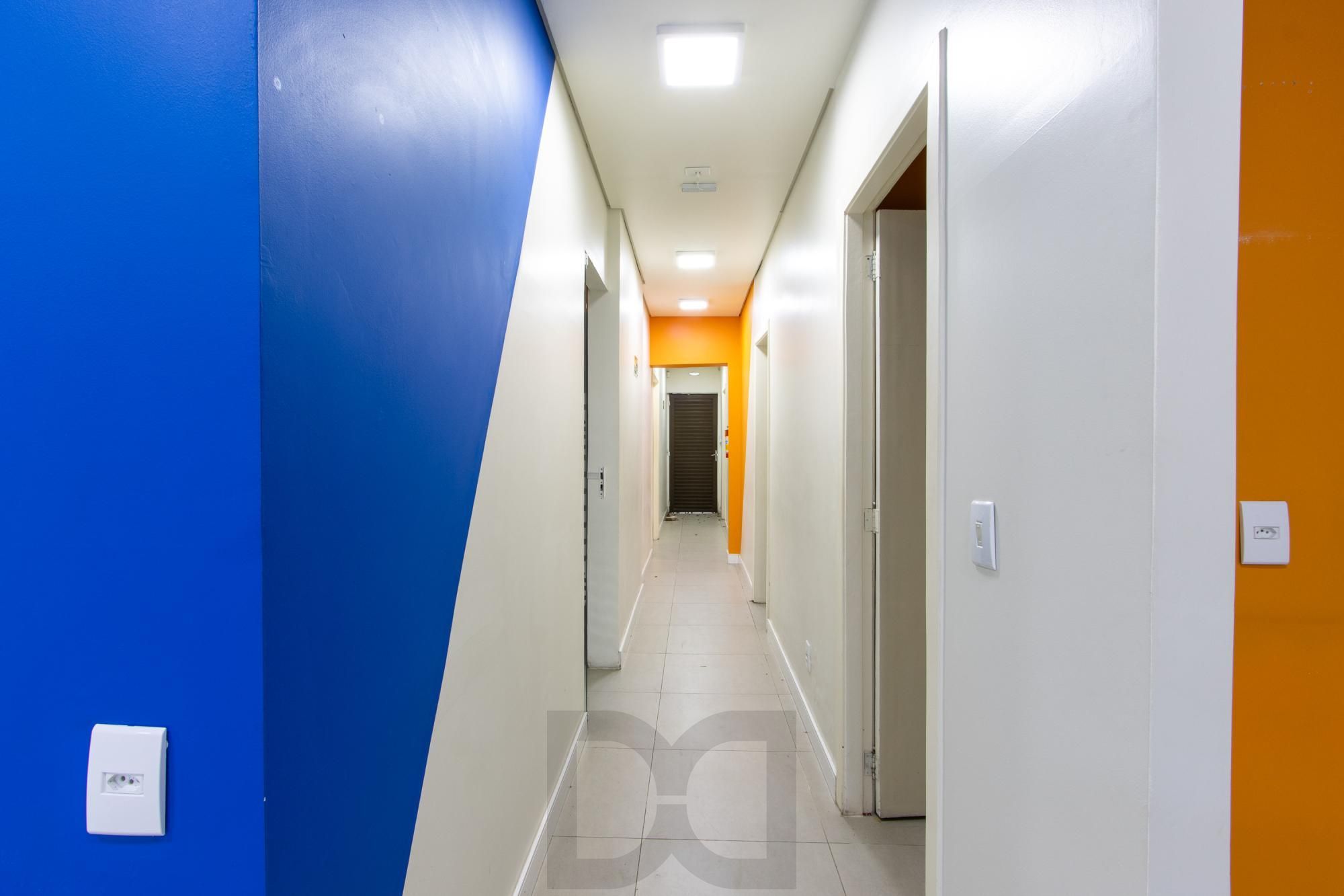 Casa Comercial 2 pisos - Excelente localização e Grande Visibilidade no Bairro Menino Deus - Ideal p/ Clínicas, escolas ou escritórios. — foto 10