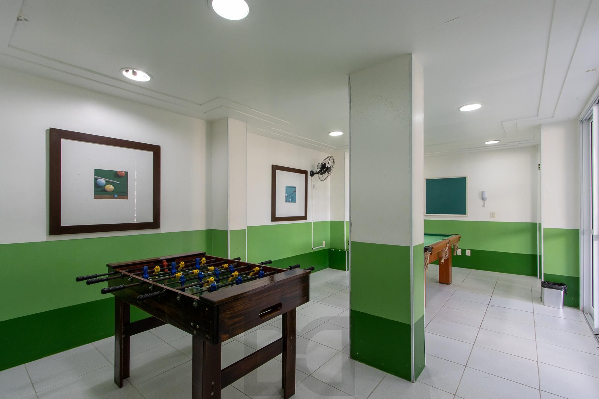 Apartamento, 2 dormitórios e 1 vaga, bairro Jardim Carvalho. — foto 39