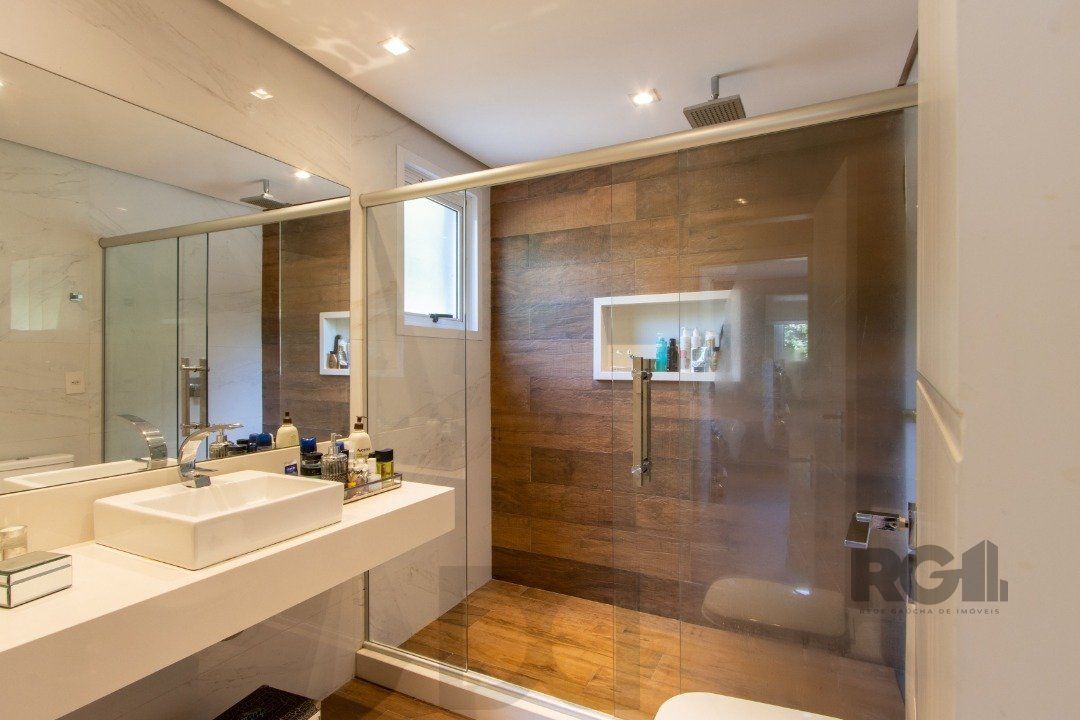 Espetacular 2 Casa Residencial de 5 Quartos e Piscina em Porto Alegre — foto 13