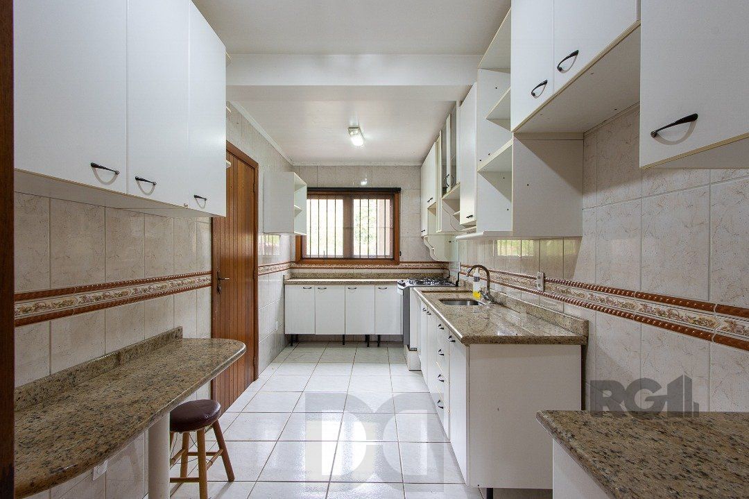 Casa de alvenaria, 3 dormitórios, 1 suíte e pátio com piscina, bairro Espírito Santo. — foto 14