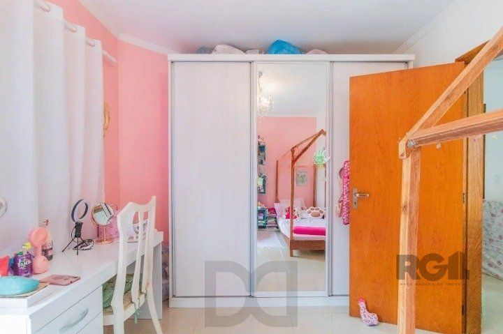 Casa em condomínio na zona sul, 3 quartos, suíte, lareira, churrasqueira, 2 vagas de garagem coberta. — foto 17