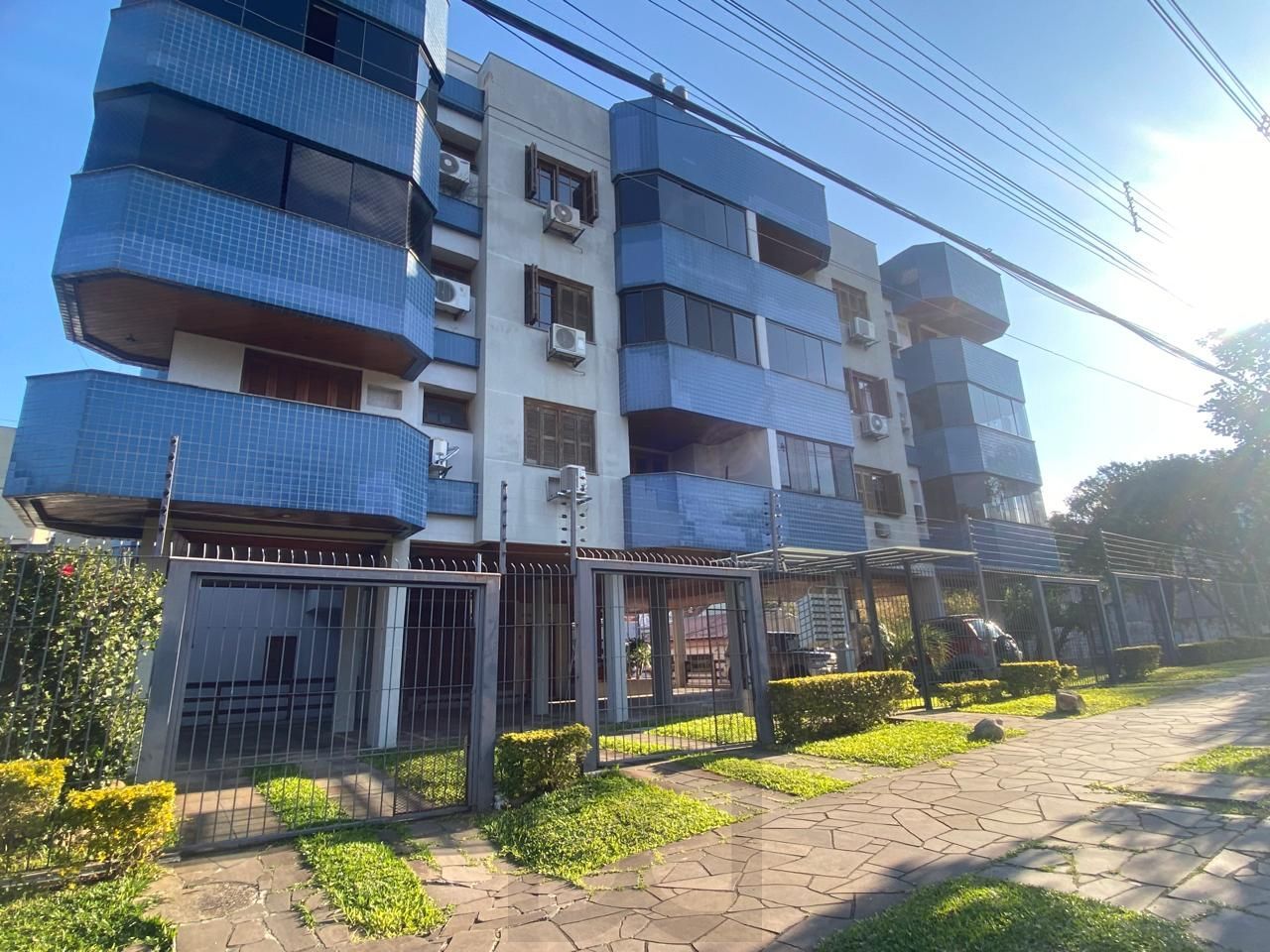 Excelente apartamento 3 dormitórios sendo 01 suíte, Sacada e com Òtima Posição Solar — foto 19