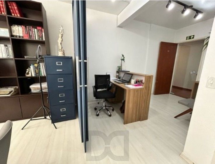 Sala desocupada c/vista p/ o Guaíba - bairro Centro — foto 13