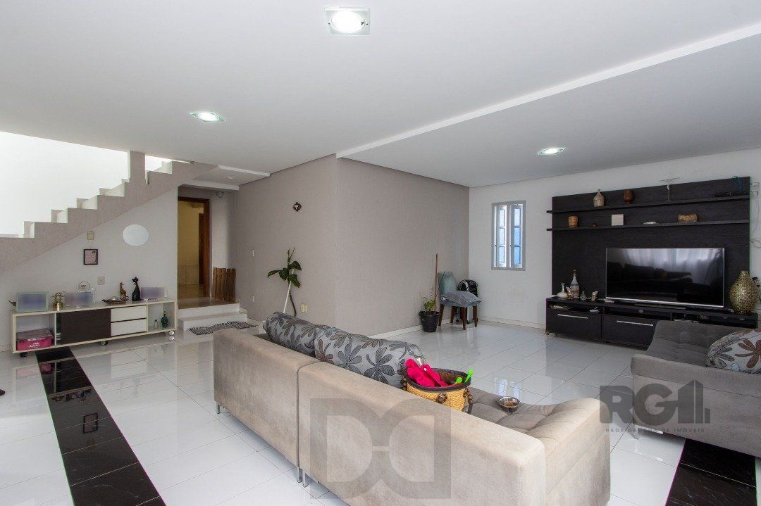 Casa, 5 dormitórios, sendo 1 suíte, 312m² privativos, 8 vagas - Bairro Vila Nova — foto 7