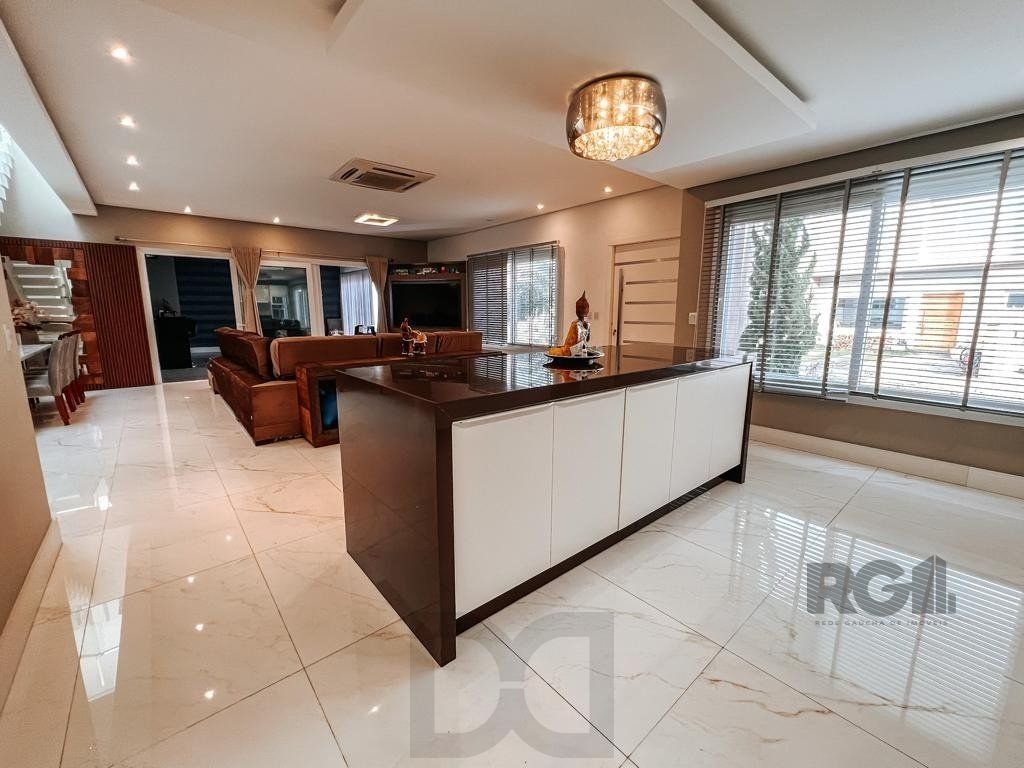 Excelente residência com aproximadamente 242m² privativos, — foto 14