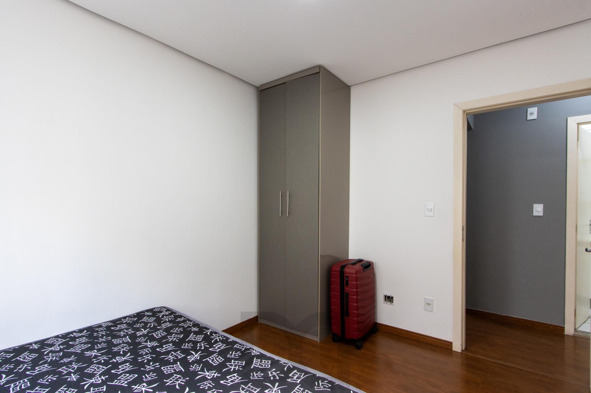 Apartamento de 3 dormitórios, 1 suíte e 1 vaga de garagem no bairro Pedra Redonda. — foto 18