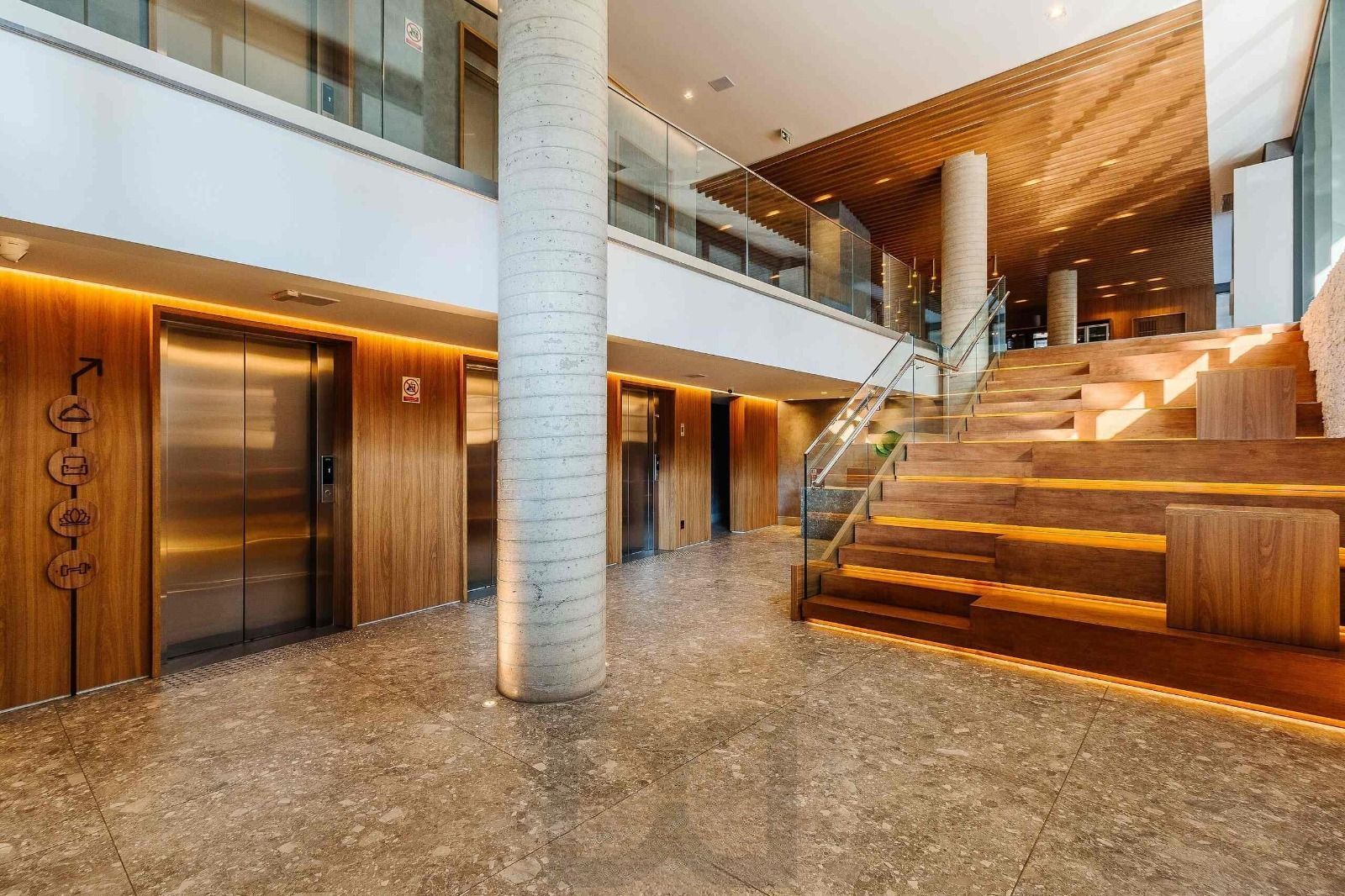 Studio de alto padrão construtivo mobiliado no bairro Moinhos de Vento, planta de 24,25 m² privativos com porcelanato, forro em gesso e aberturas em alumínio com vidros duplos. — foto 12