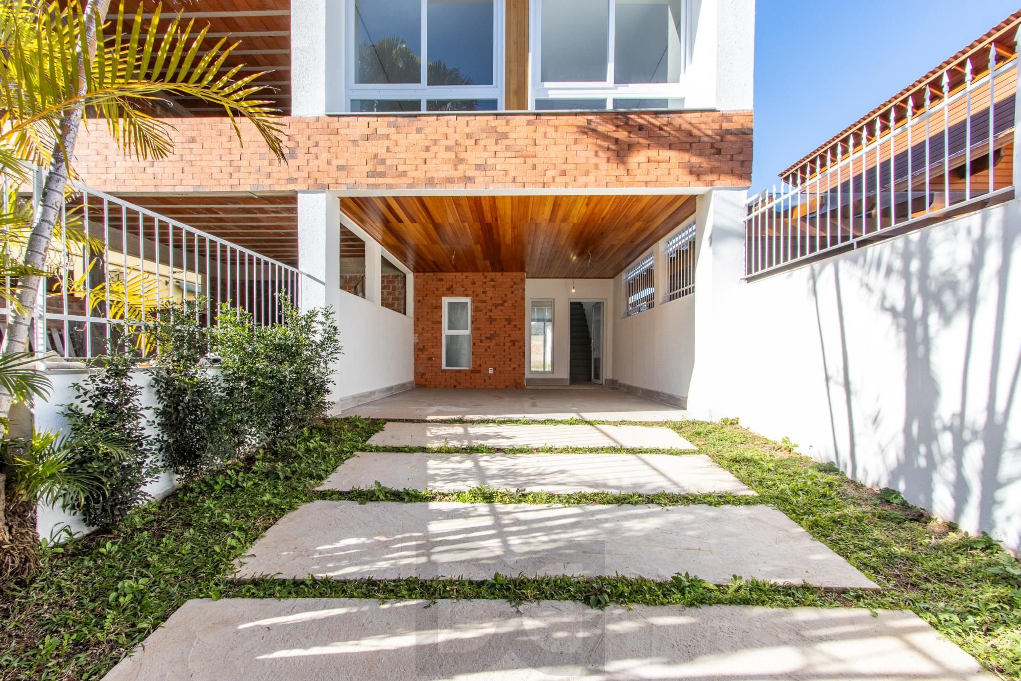 Casa com 3 dormitórios e 3 banheiros à Venda, 174 m². — foto 2