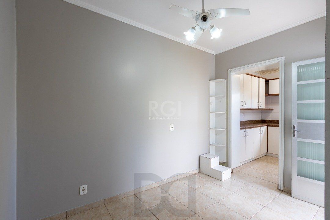Casa para Venda - 202m², 3 dormitórios, sendo 1 suites, 2 vagas - Cristal — foto 11