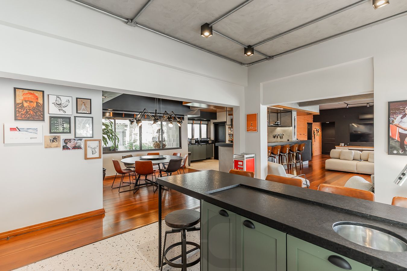 Apartamento 3 dormitórios, 3 vagas e 259 m² no bairro Auxiliadora. — foto 15