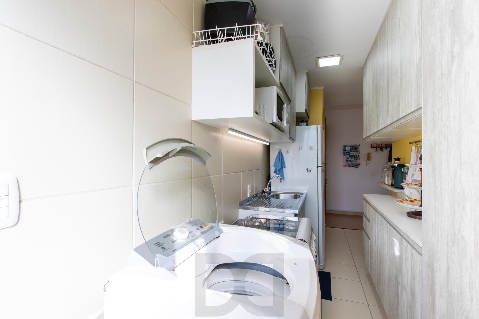 Apartamento de 2 dormitórios, na zona sul de Porto Alegre, semi-mobiliado, churrasqueira e box escriturado. — foto 10