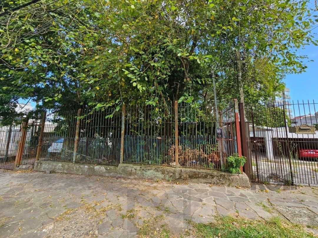 Terreno plano de 426 m², localizado na Rua Padre João Batista Reus, — foto 1