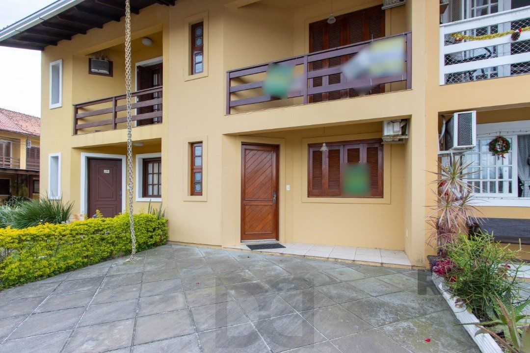 Casa em Condomínio na Zona Sul, no bairro Hípica, com 2 dormitórios, living para dois ambientes, cozinha mobiliada, lavabo — foto 3
