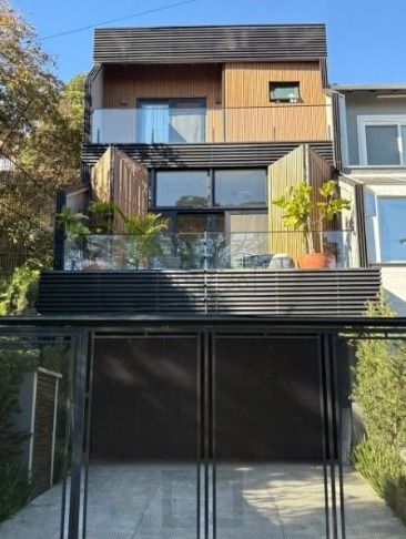Casa com 3 suítes amplas, além de uma sala generoso com lareira e 2 vagas de garagem. — foto 25