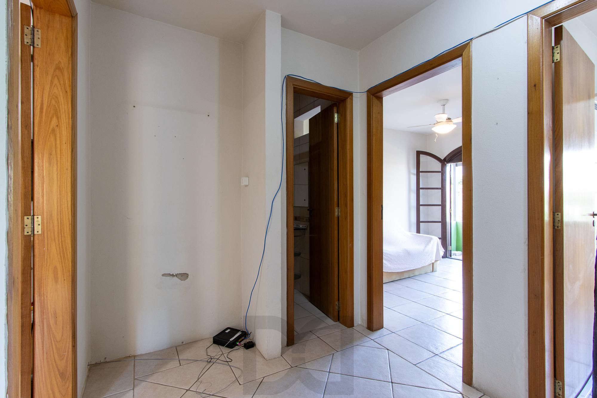 Casa de condomínio, 3 dormitórios, 1 suíte, 1 vaga coberta, no bairro Cristal. — foto 11
