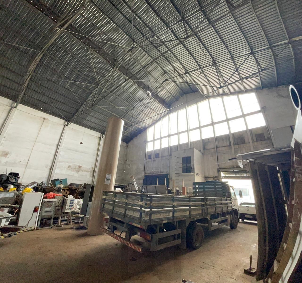 Pavilhão com 1036m2 próximo as Ferramentas Gerais — foto 3