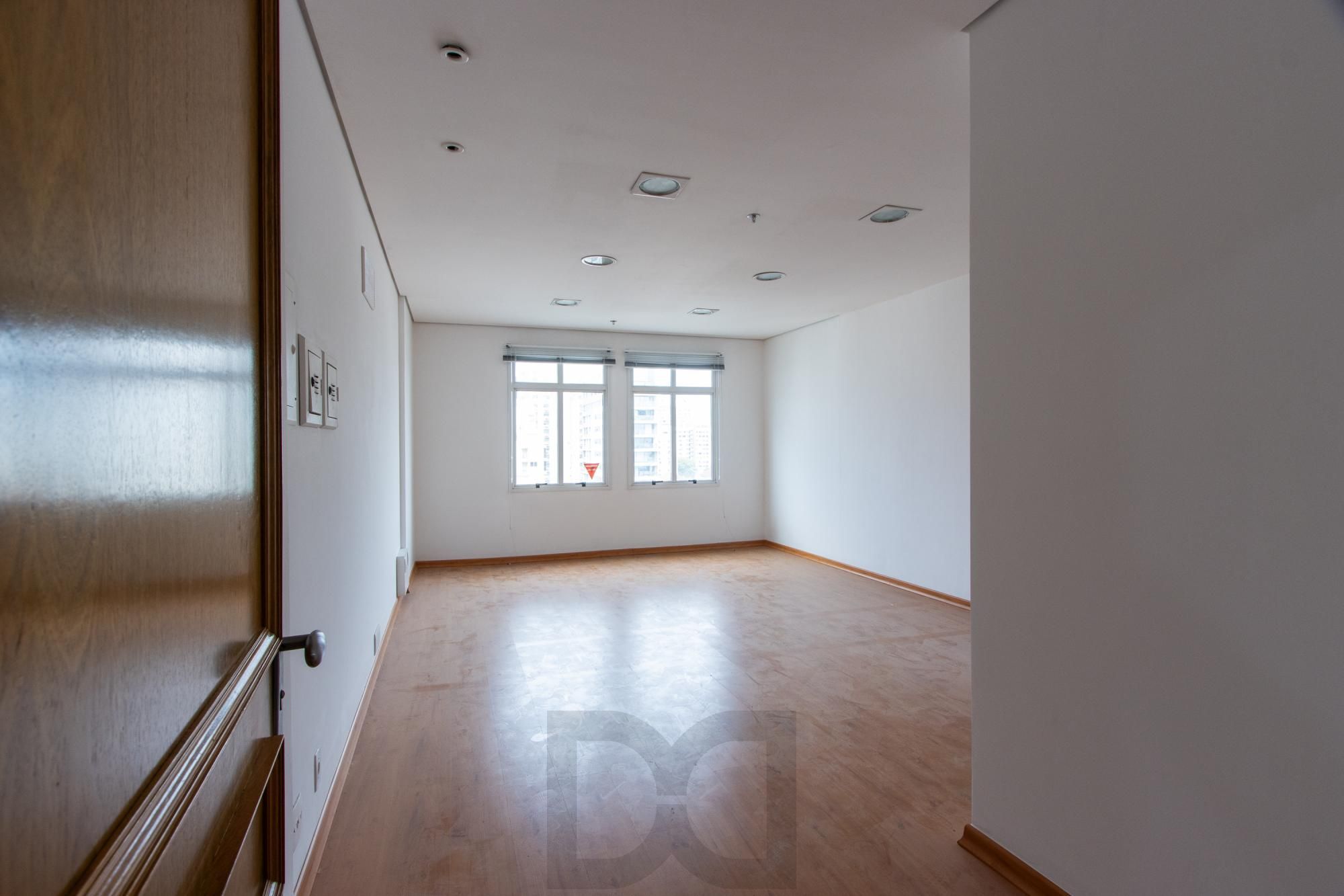 Sala/conjunto comercial para venda, 32,66m² privativoa, com 2 vagas escrituradas - Menino Deus — foto 5