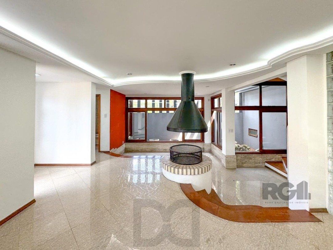Com 4 suítes espaçosas, incluindo uma master com closet, — foto 10