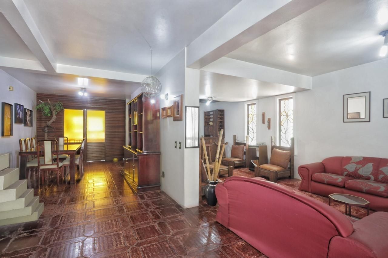 Casa com 300m², localizada na zona sul de Porto Alegre, com lareira, piscina e 3 vagas de garagem cobertas. — foto 6
