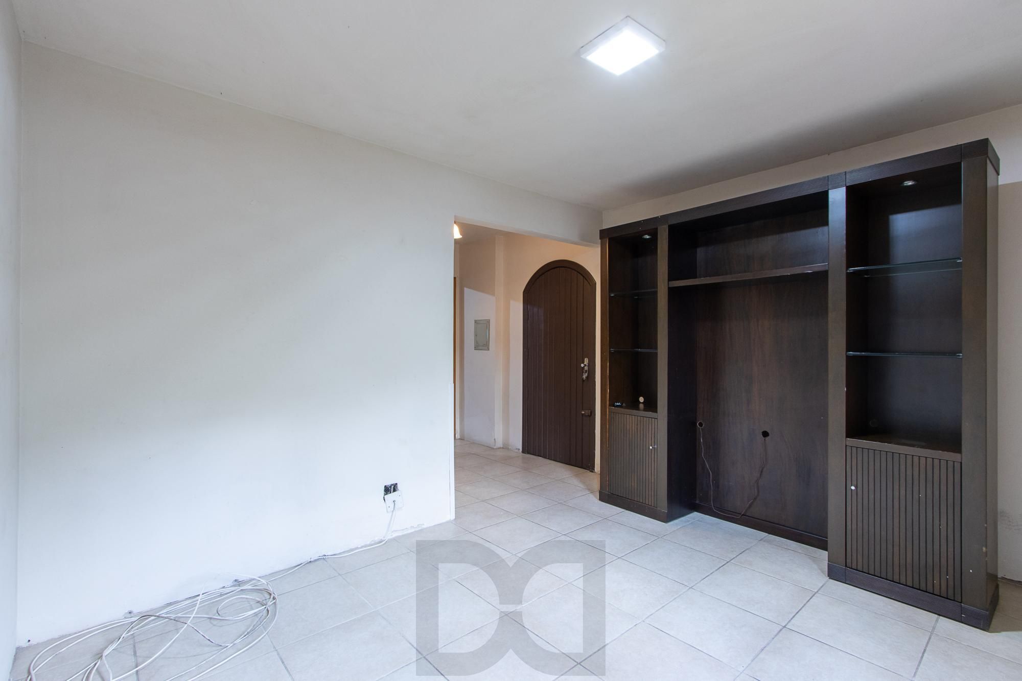 Casa de condomínio, 3 dormitórios, 1 suíte, 1 vaga coberta, no bairro Cristal. — foto 3