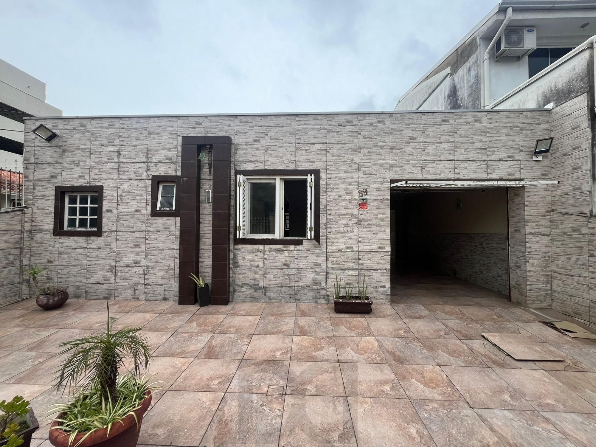 Duas casas no mesmo terreno – conforto, espaço e excelente localização! — foto 2