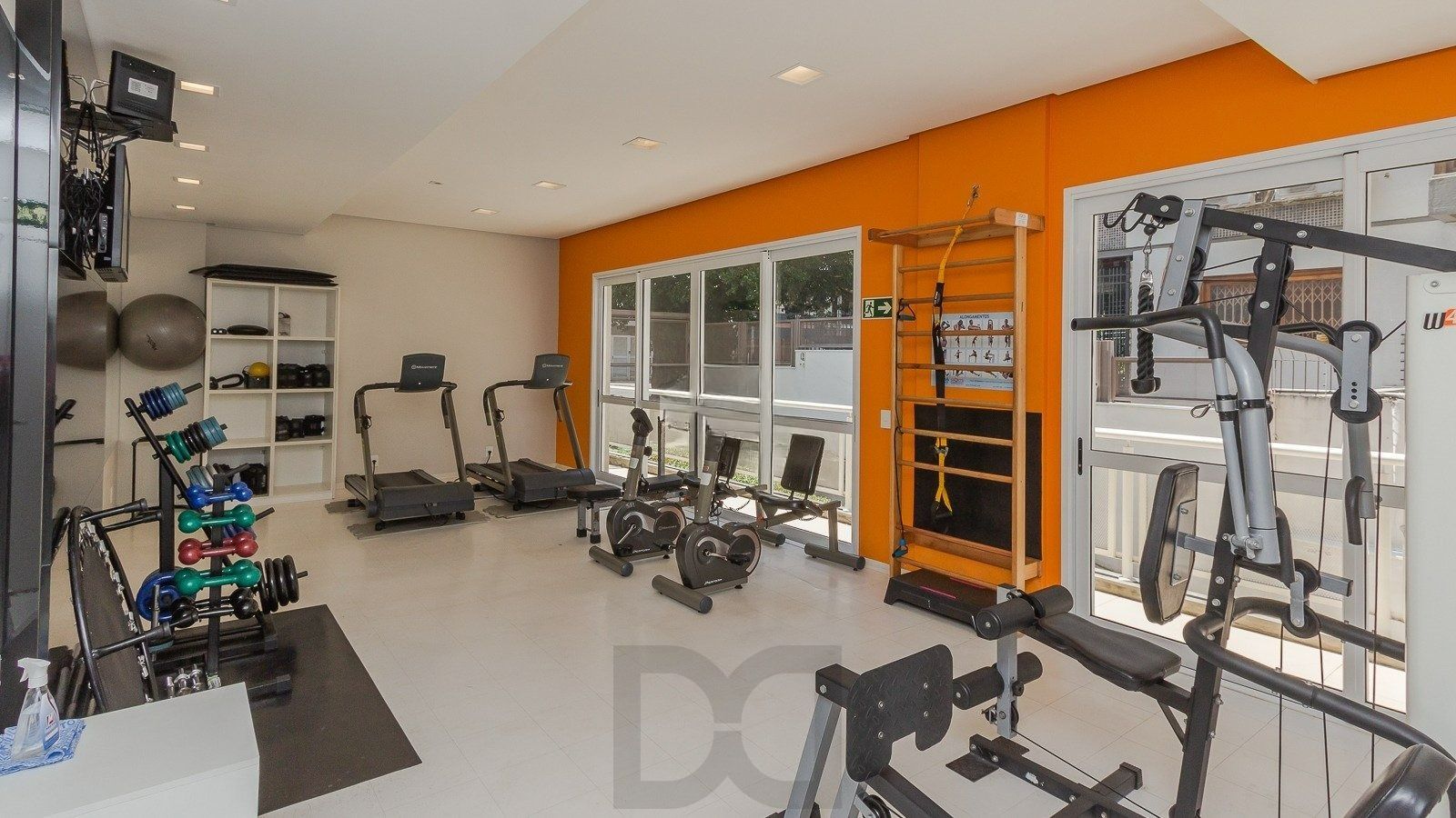 Apartamento 2 dormitórios, 1 suíte, 2 vagas, Petrópolis, Porto Alegre. — foto 19