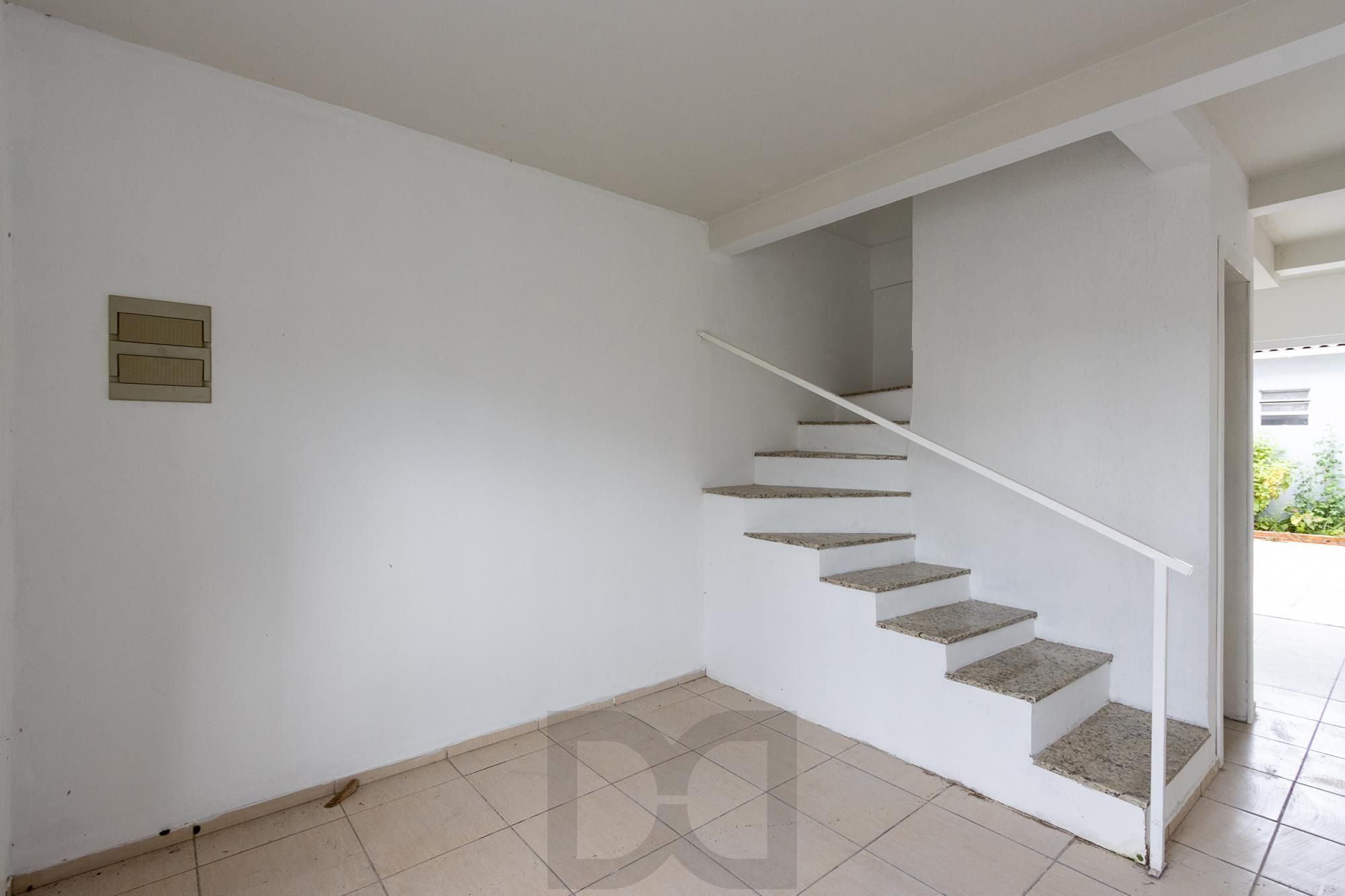 Casa (sobrado), 2 dormitórios, pátio - Bairro Hípica — foto 4