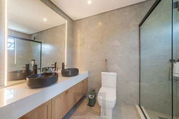 Casa com 3 suítes amplas, além de uma sala generoso com lareira e 2 vagas de garagem. — foto 15