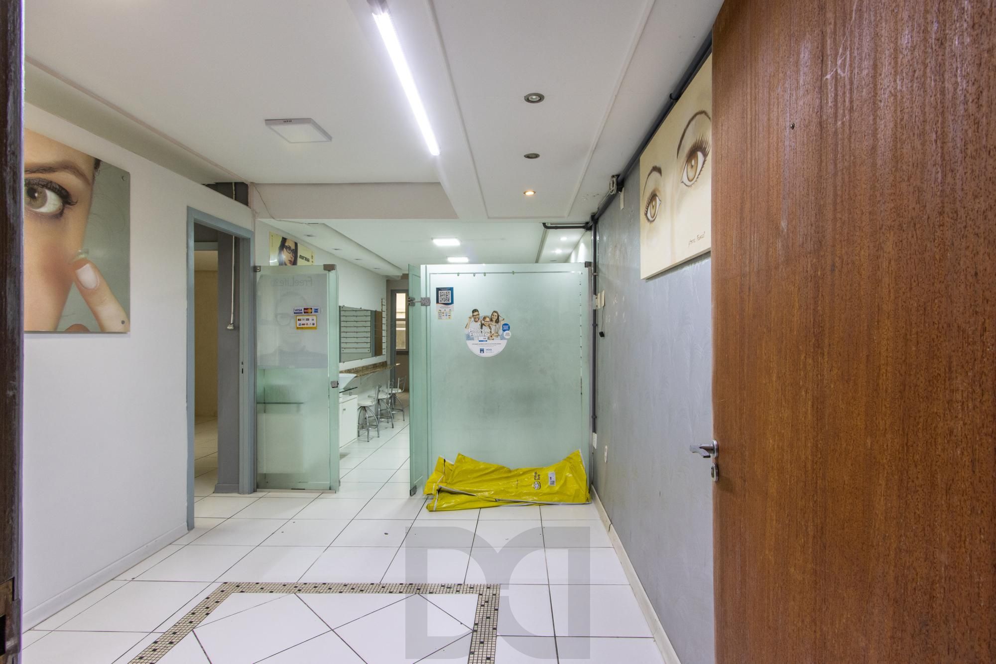 SALA NO CENTRO DE PORTO ALEGRE — foto 1