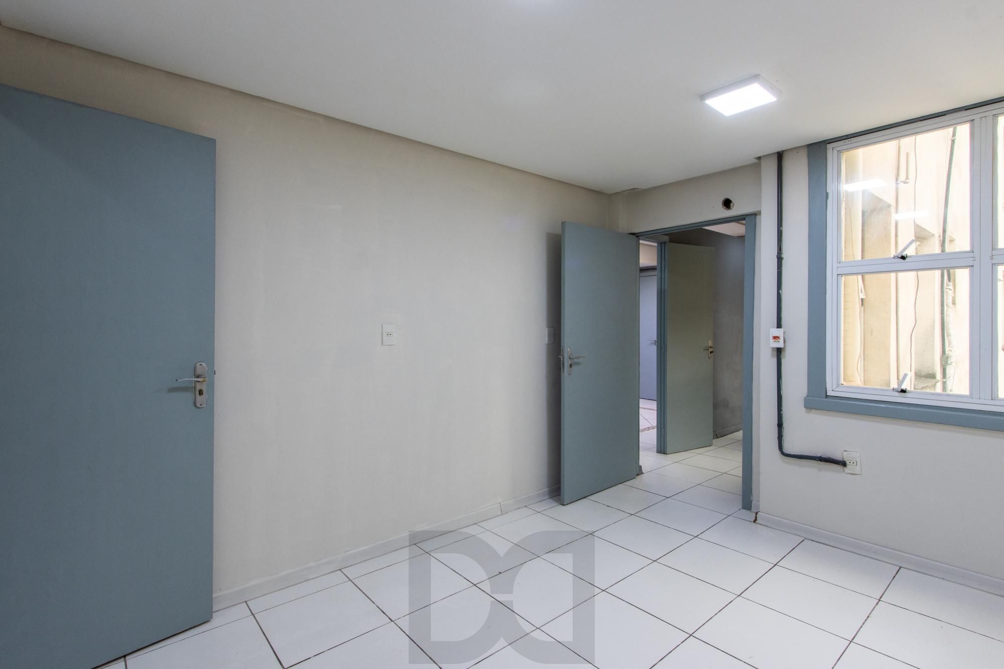 SALA NO CENTRO DE PORTO ALEGRE — foto 18
