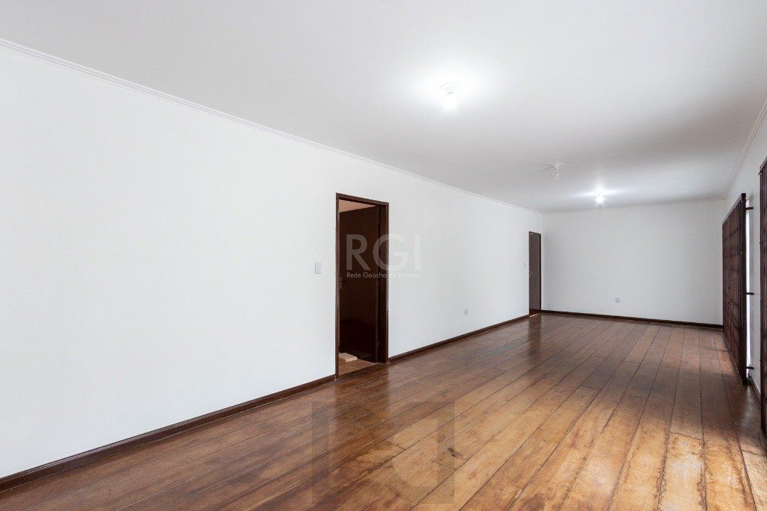 Casa para Venda - 454.7m², 5 dormitórios, sendo 1 suites, 8 vagas - Teresópolis — foto 6