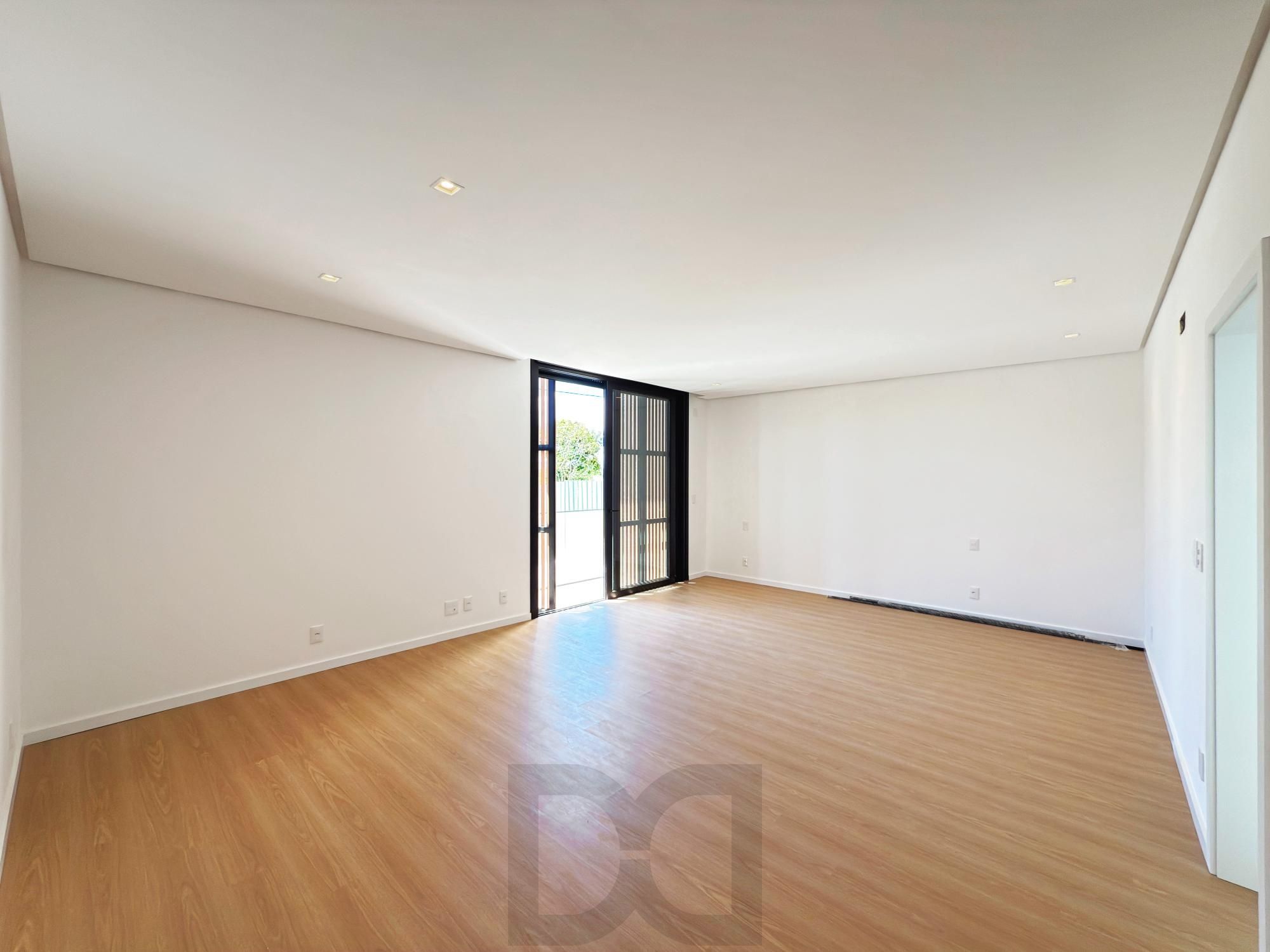 A casa conta com 434m2 de área construída, mas com um aproveitamento total dos 1.012m2 do lote — foto 45