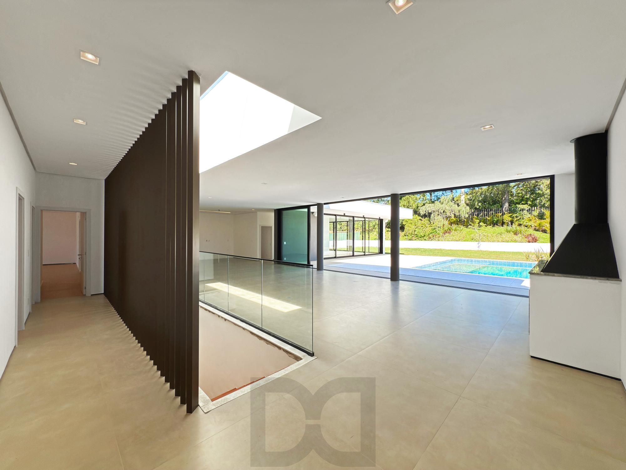 A casa conta com 434m2 de área construída, mas com um aproveitamento total dos 1.012m2 do lote — foto 41