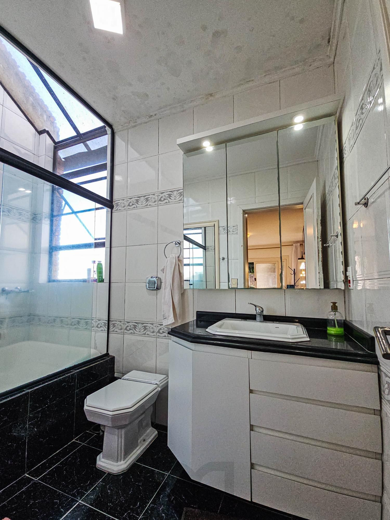 Casa na Vila Conceição, 3 dormitórios, 1 suíte, churrasqueira, lareira, 4 vagas, piscina aquecida e vista perene para o Rio. — foto 11