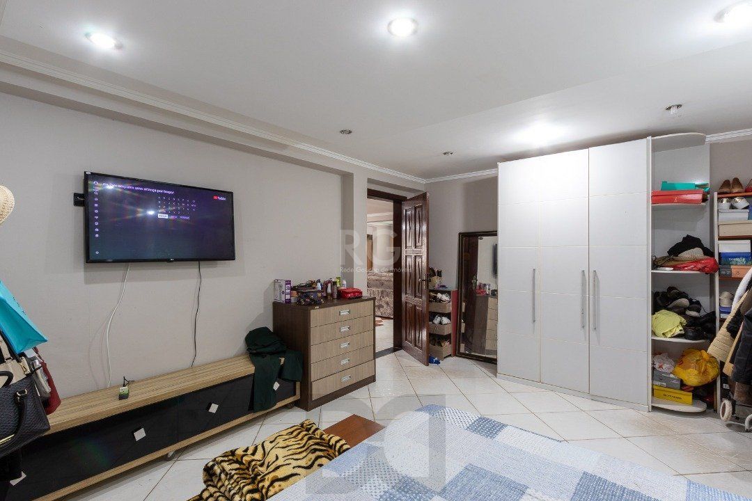 Sobrado para Venda - 300m², 3 dormitórios, sendo 1 suites, 3 vagas - Cavalhada — foto 37