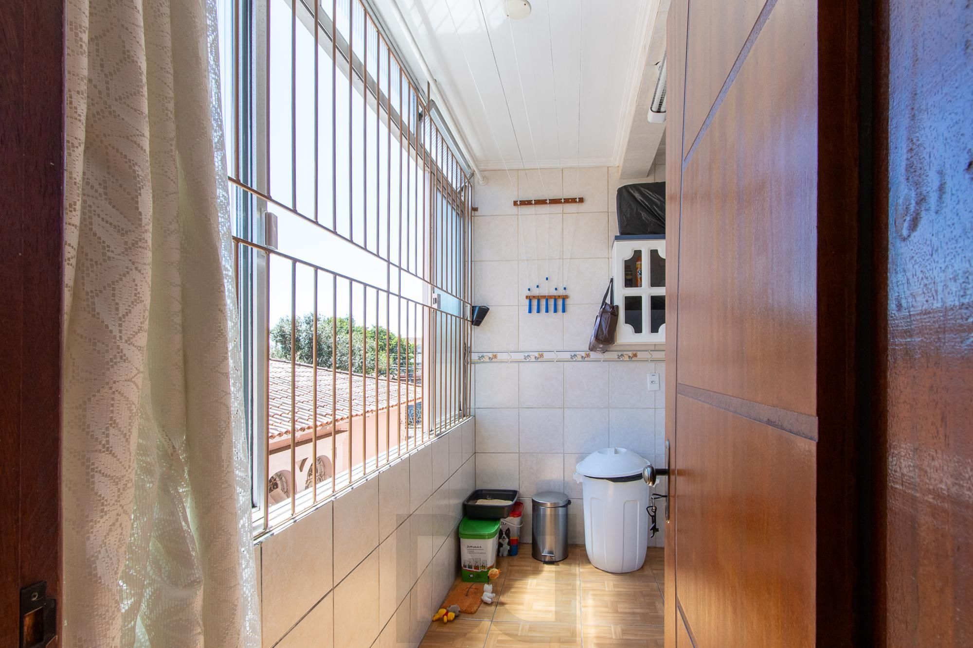 Apartamento de 2 dormitórios no bairro Medianeira. — foto 10
