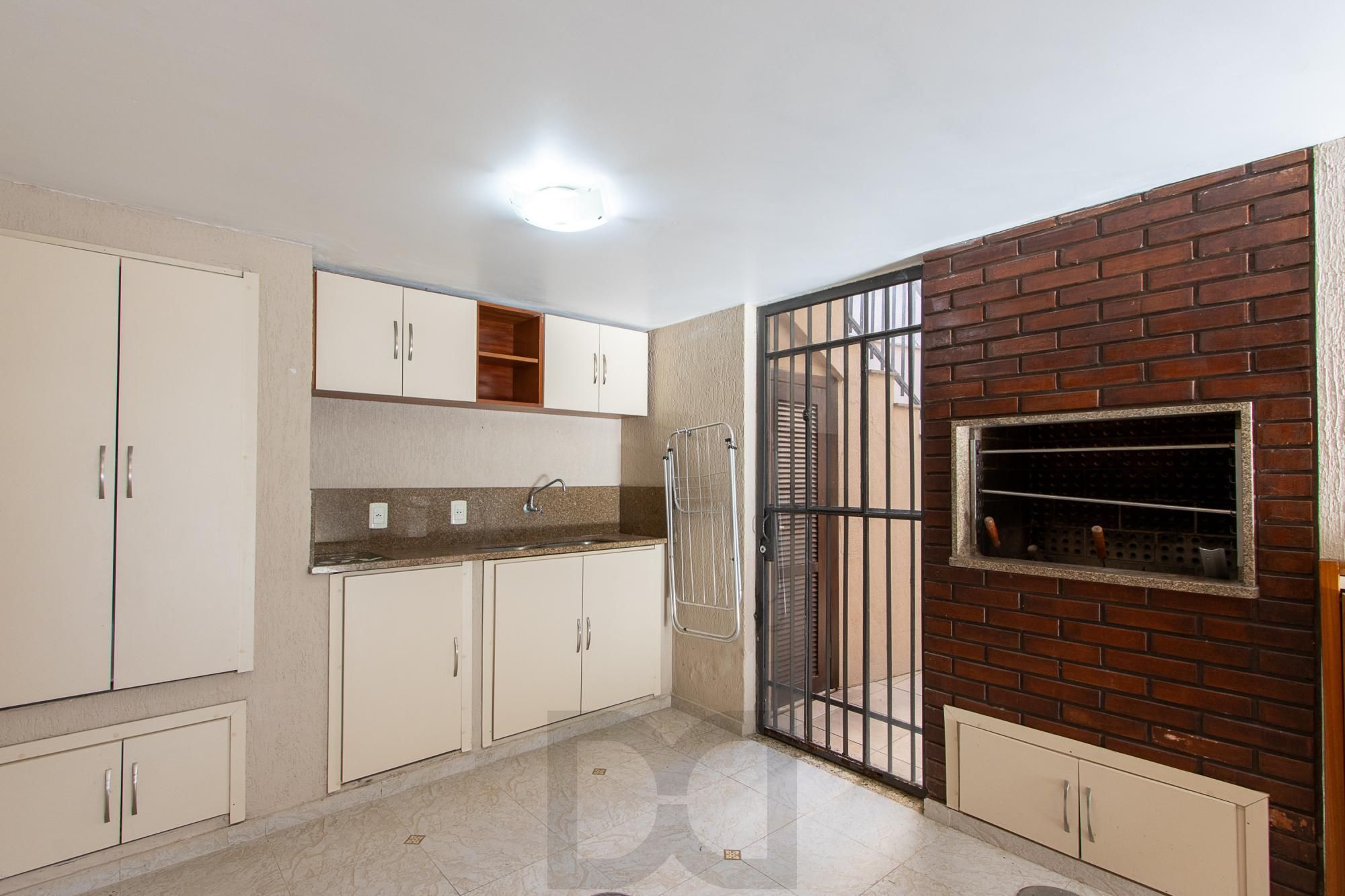Excelente casa de 3 dormitórios, 1 suíte, pátio, piscina e vaga para 2 carros cobertas. — foto 13