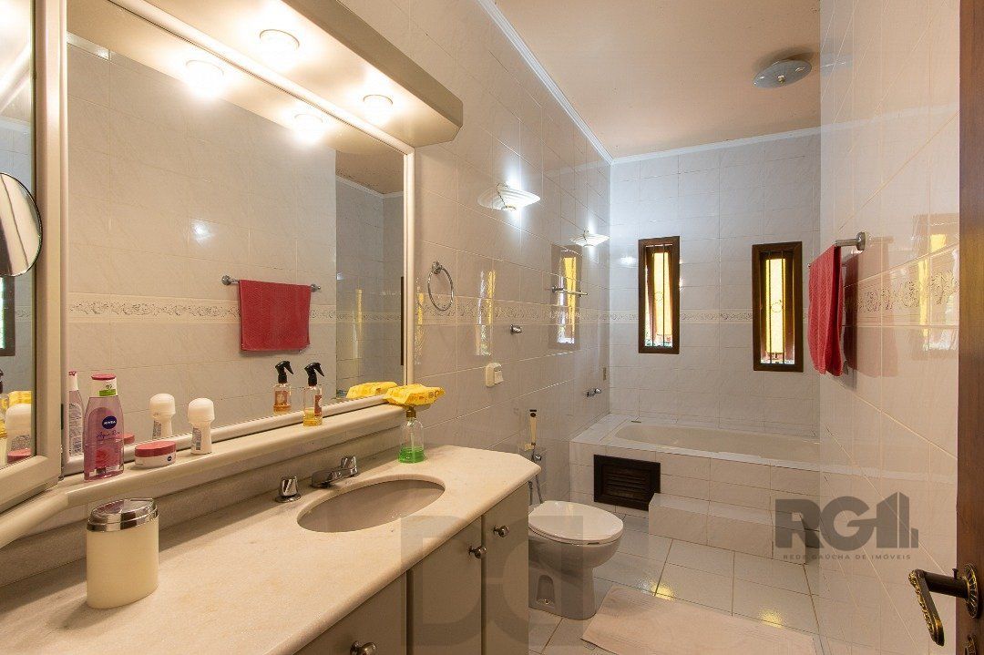 Casa para Venda - 300m², 3 dormitórios, sendo 1 suites, 4 vagas - Nonoai — foto 36