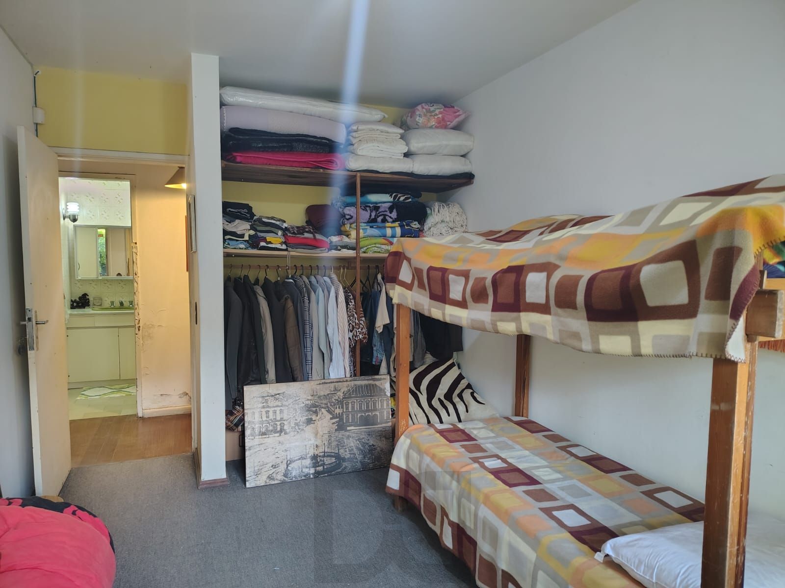 Casa de alvenaria, com 3 dormitórios, 1 suíte e 2 vagas de garagem coberta. — foto 20