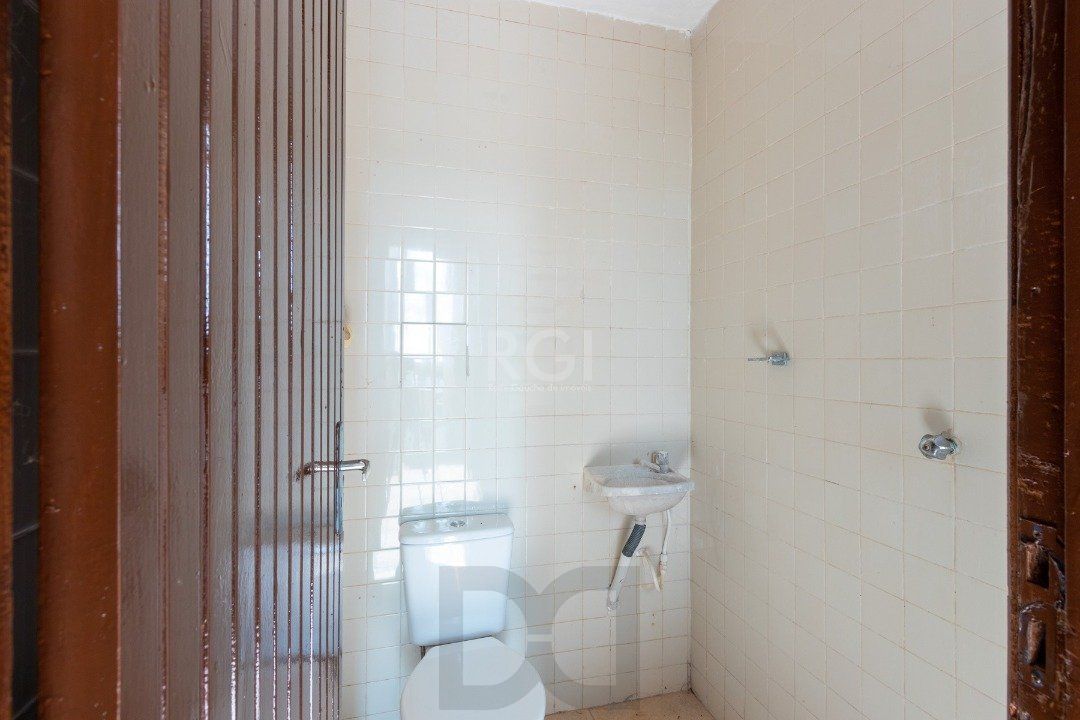 Casa para Venda - 454.7m², 5 dormitórios, sendo 1 suites, 8 vagas - Teresópolis — foto 31
