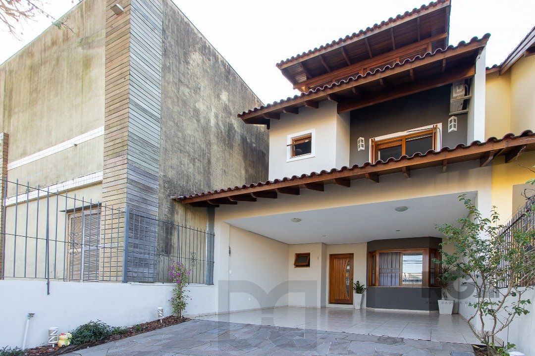 Casa para Venda - 300m², 5 dormitórios, sendo 1 suites, 4 vagas - Portal do Guarujá — foto 2