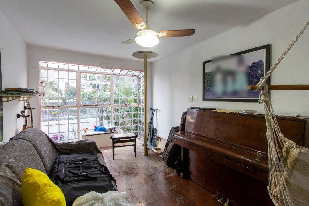 Casa no bairro Cristal, Possui 4 dormitórios, sendo 1suíte, closet e banheira de hidromassagem, com possibilidade de um podendo 1 dormitórios extra. — foto 10