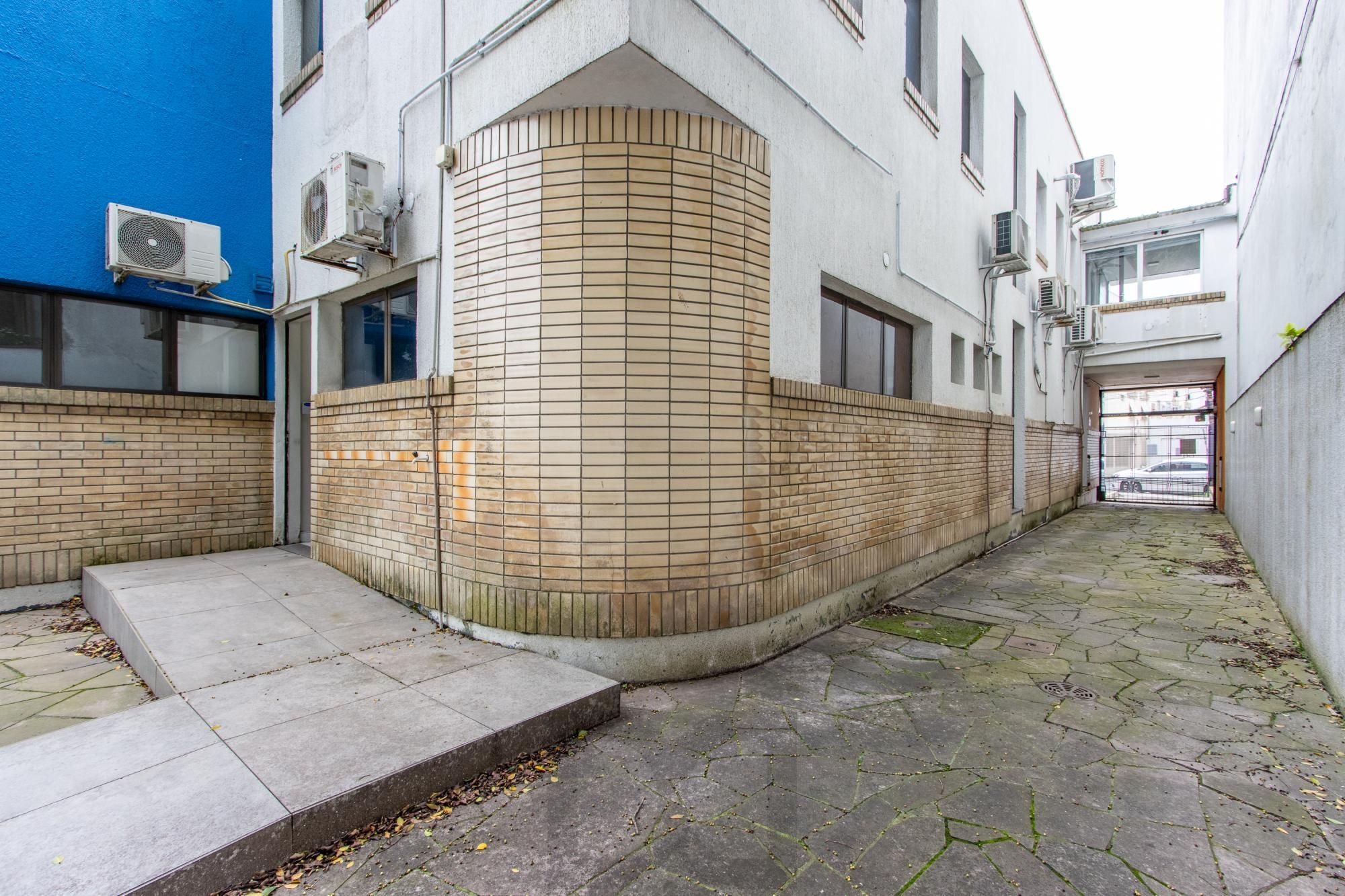 Casa Comercial 2 pisos - Excelente localização e Grande Visibilidade no Bairro Menino Deus - Ideal p/ Clínicas, escolas ou escritórios. — foto 25