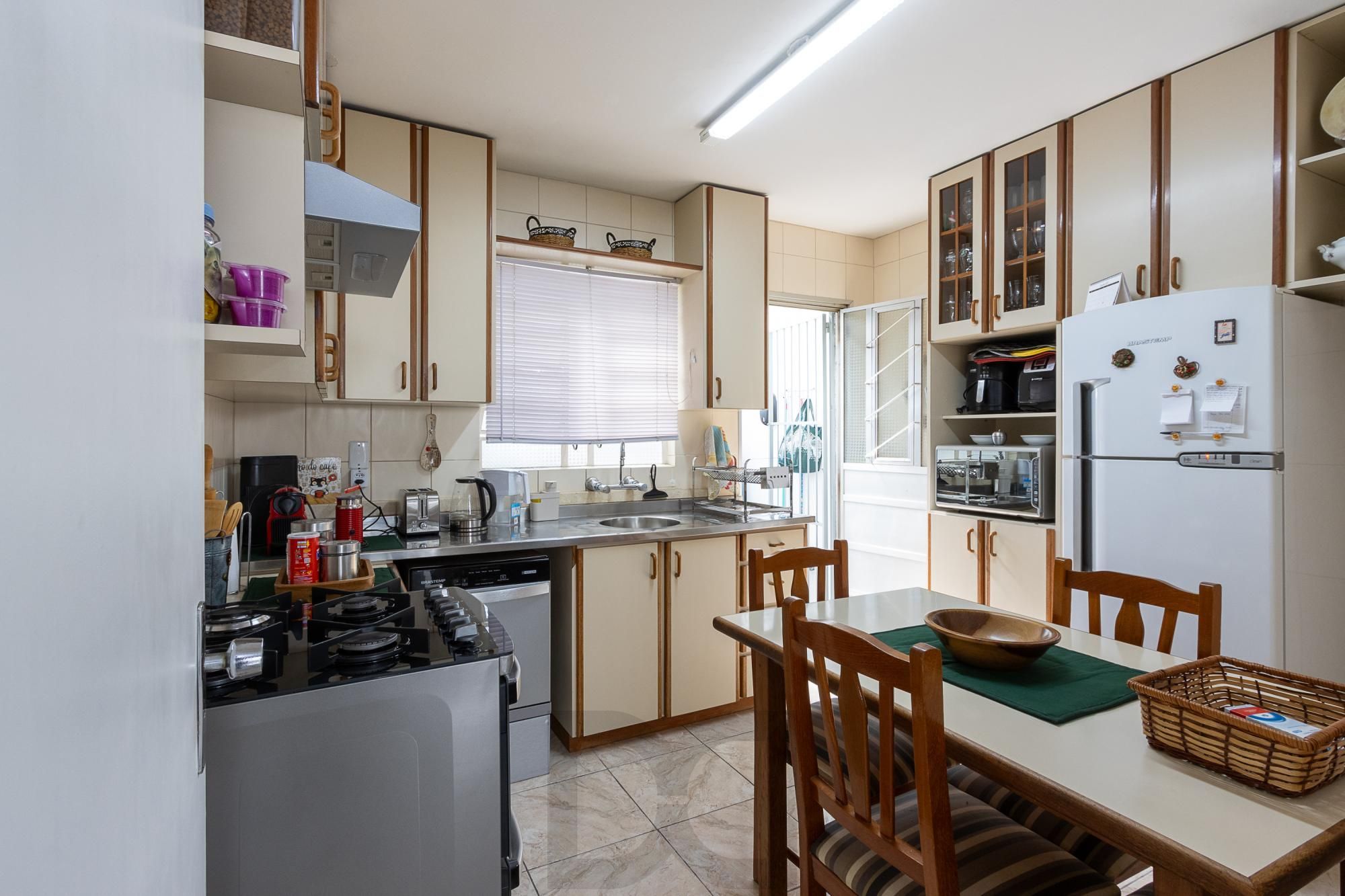 Casa de alvenaria, 4 dormitórios, 2 suítes, bairro Cristal. — foto 15