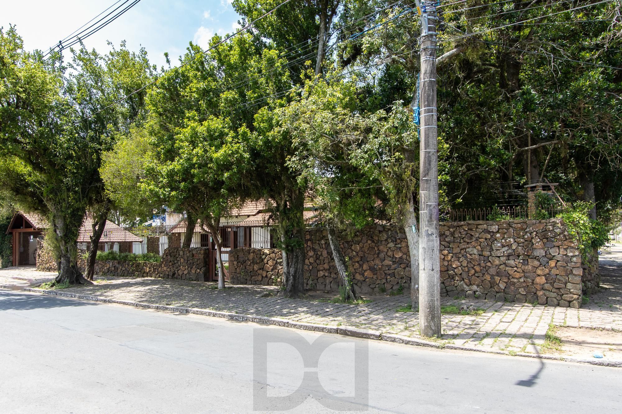 Casa com 2 dormitórios 3 banheiros. lareira e churrasqueira, e com arquitetura moderna. — foto 51