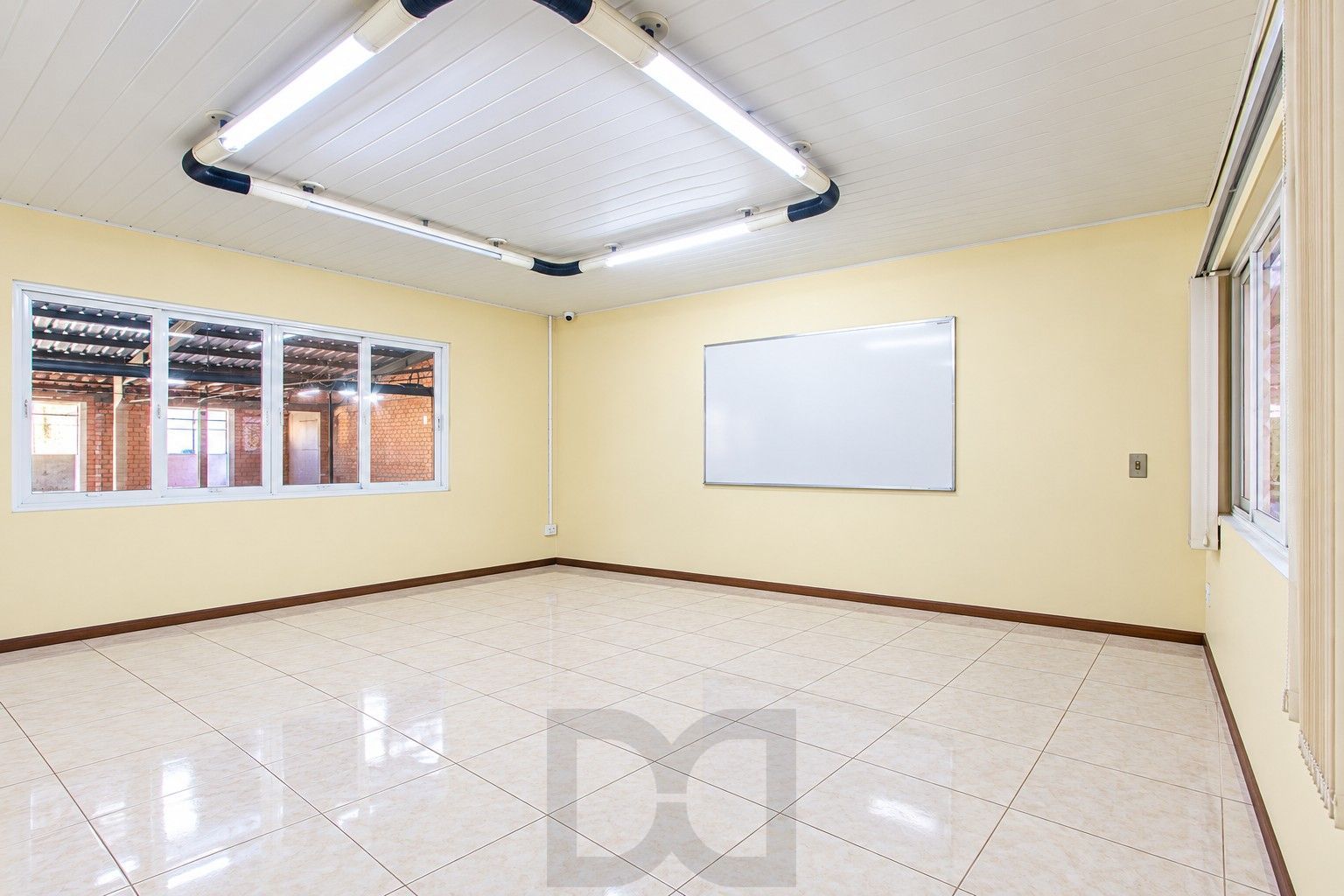 Pavilhão/Depósito , em estrutura montada com mezanino montado com escritório, cozinha, — foto 8