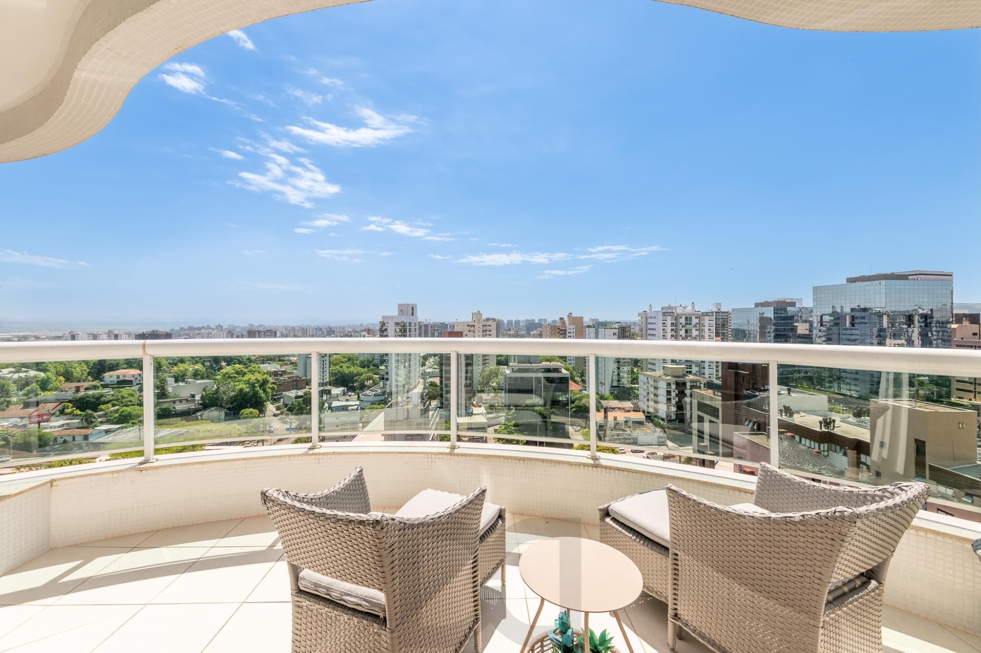 Apartamento com 204m², 3 dorm, 5 vagas no Petrópolis — foto 3